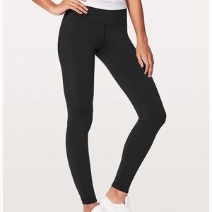 Lululemon Wonder under black GUC